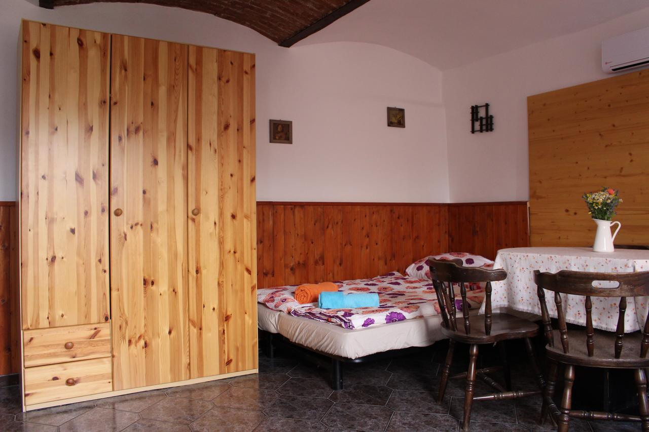 Penzion Bulhary S Vinnym Sklepem Exterior foto
