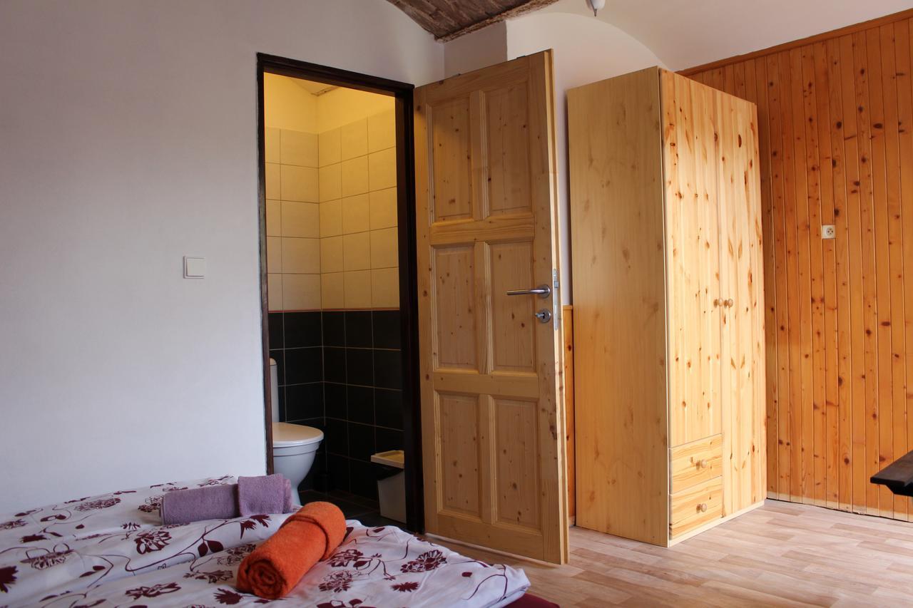 Penzion Bulhary S Vinnym Sklepem Exterior foto
